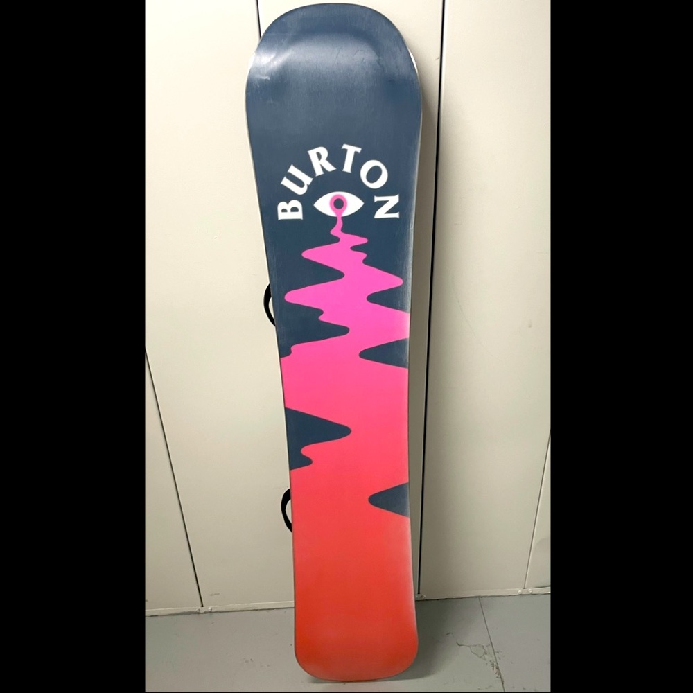 Burton Women's Yeasayer Flying V Snowboard with Burton Step On RE:Flex Bindings
